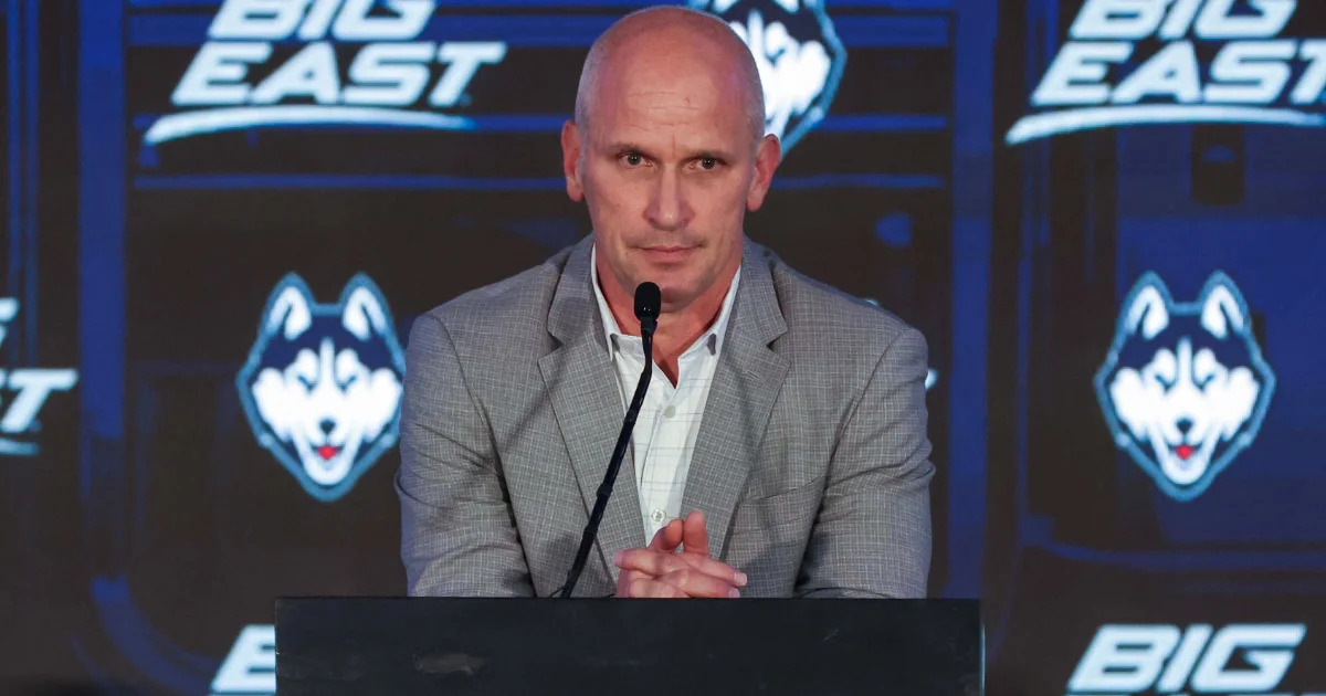 Dan Hurley compares NIL roster costs to a poker game: 'Hard to know what's real'