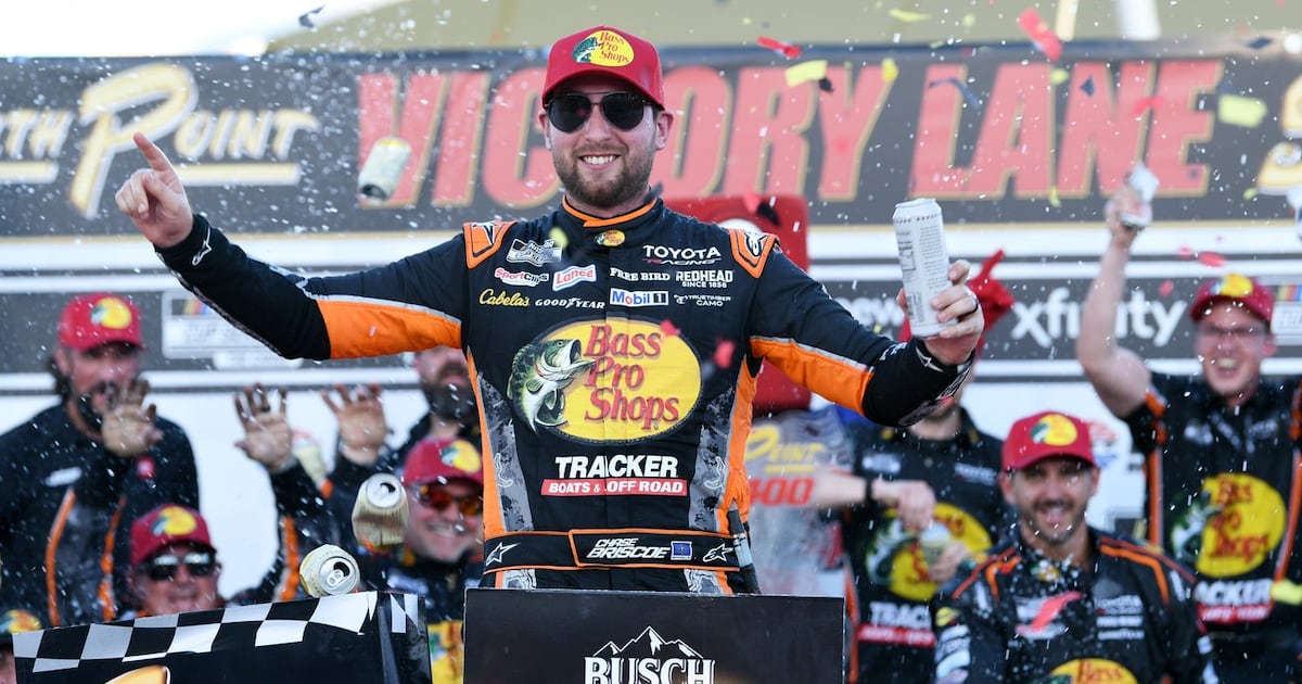 Briscoe sweeps Vegas stages, fends off Larson's last-lap charge for win