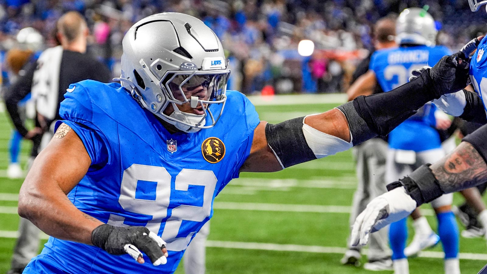 NFL first-round pick Marcus Davenport abruptly retires after 12 snaps with Bears